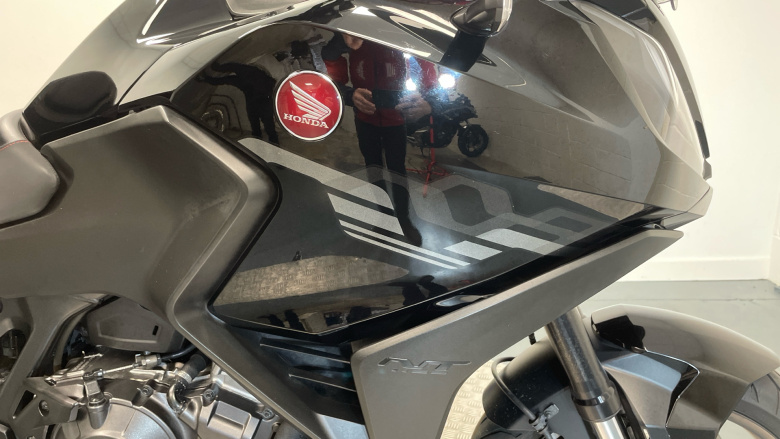 Honda NT1100 Manual (22 Model Year)